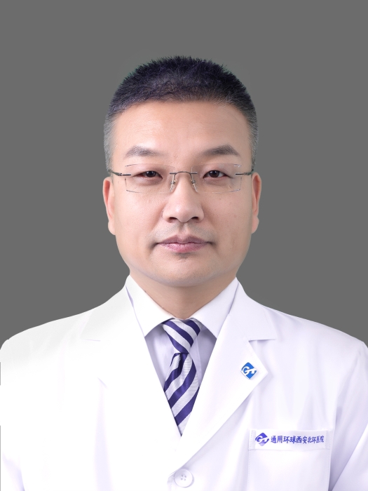 张英俊证件照-灰底（白大褂）